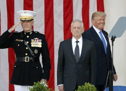 Trump and US defense secretary James Mattis at a ceremony commemorating war dead at Arlington.
