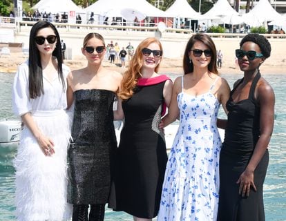 (l-r) Fan Bingbing, Marion Cotillard, Jessica Chastain, Penélope Cruz y Lupita Nyong'o at the Cannes Film Festival.