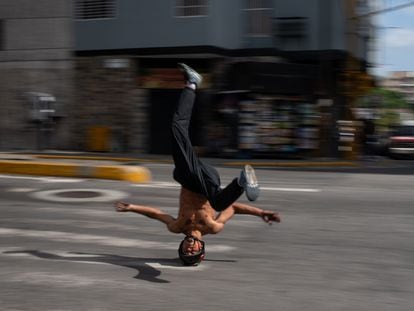 Olympic hopeful Kenyer Méndez performing one of breakdancing’s most punishing moves: the head slide