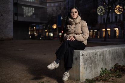 Marina Bonache, a patient with endometriosis, poses in Girona last December.