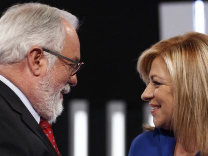 Popular Party candidate Arias Cañete and Socialist contender Elena Valenciano during the televised debate on Thursday.