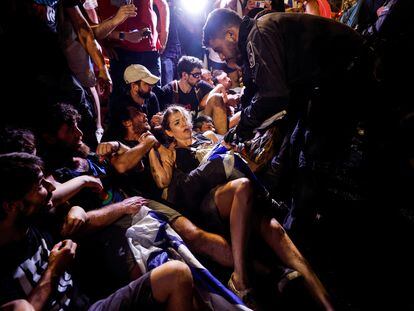 Protesters scuffle with police, during a demonstration, following a parliament vote on a contested bill that limits Supreme Court powers to void some government decisions, near the Knesset, Israel's parliament in Jerusalem July 24, 2023.