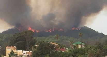 The wildfire near the Ceuta migrant center on Monday.