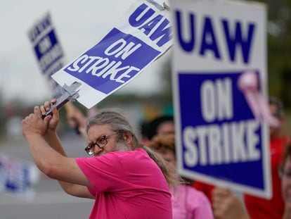 UAW workers strike at the Bowling Green facility in Kentucky.