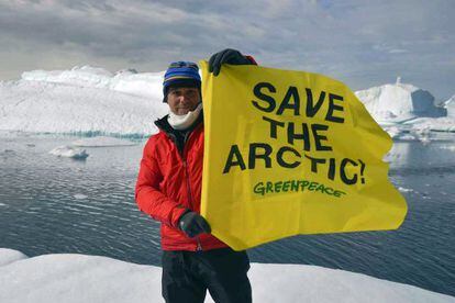 Alejandro the activist: Sanz holds aloft a Greenpeace flag during his eight-day Arctic trip.