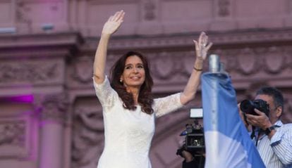A tearful Cristina Fernández de Kirchner bids farewell to her supporters outside the Casa Rosada presidential palace on Wednesday night.