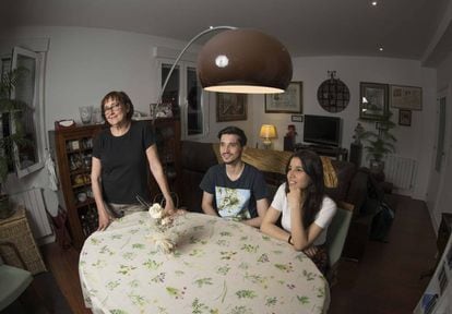 From left to right, Visitación Gracia, Reynaldo Homen and Liseth Quint, roommates in the Prosperidad area of Madrid.