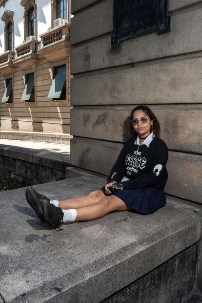 “My family is very politically engaged, and they voted in 2014 for a president who gave us social mobility and improved our lives. My mom always says, ‘You have to exercise your right to vote.’ I believe that by voting, I am doing something for our country.” 
Ayla Aparecida Lorena Seixas (17-year-old aspiring medical student).
