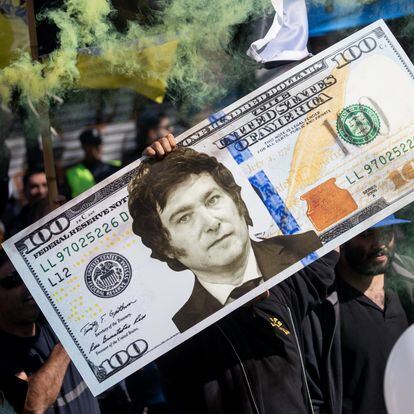 A $100 bill with the face of Javier Milei during a protest in Buenos Aires (Argentina) in 2023.