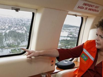 Dilma Rousseff surveys flooded areas of Brazil by helicopter on Christmas Eve.