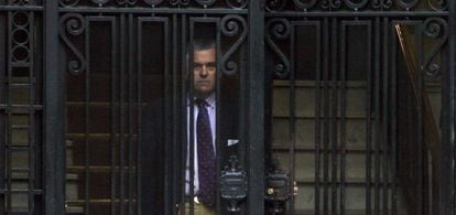 An archive image of Luis Bárcenas at the entrance to his Madrid residence.