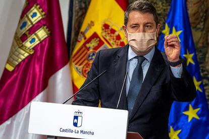 Castilla-La Mancha premier Emiliano García-Page at a news conference on Monday.
