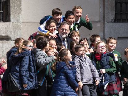 Mariano Rajoy posing with children in Madrid on Wednesday.
