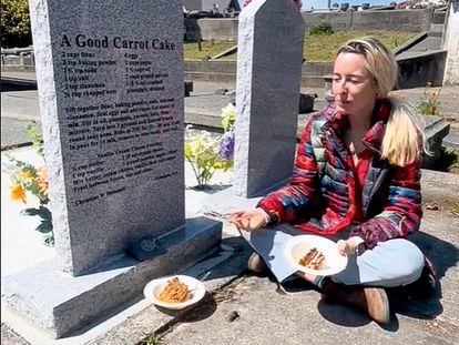 TikToker Rose Grant, next to a grave whose tombstone is inscribed with a recipe for carrot cake.