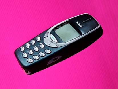 ‘Dumbphones’ make a comeback: ‘No one calls me anymore’
