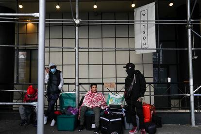 Recent immigrants to the United States camp with their belongings on the sidewalk in front of the Watson Hotel in New York, Jan. 30, 2023.