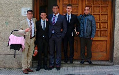 Samuel (second from right) and his father (center) with other members of the Christian Congregation in A Coruña.