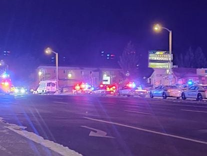 Emergency teams, at the scene of the shooting, this Sunday in Colorado Springs, Colorado (USA).