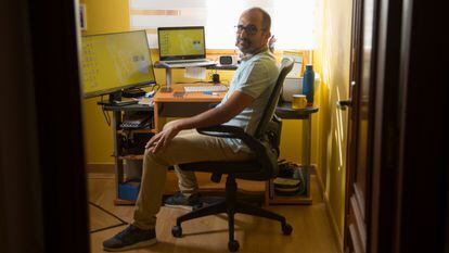 Jesús González, an employee of Liberty Seguros, now works from home in Segovia after moving there from Madrid.