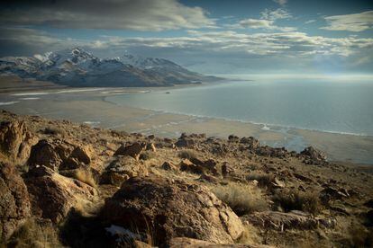 The Great Salt Lake unfolds at the foot of the Wasatch Range.