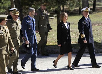 Defense Minister Carme Chacón, along with the heads of the armed forces.