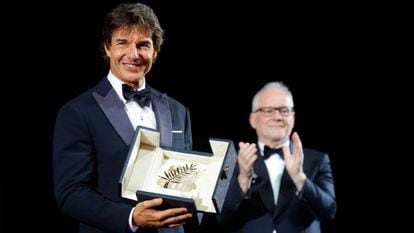 Tom Cruise receives a Palme d'Or of Honor from Thierry Frémaux, director of the Cannes festival.
