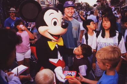 Mickey Mouse greets children at Disneyland Paris
