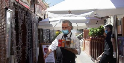 A waiter at a sidewalk café in Barcelona's Port Olimpic on Wednesday.