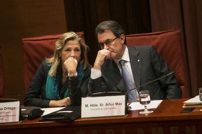 Joana Ortega and Artur Mas in the Catalan parliament.