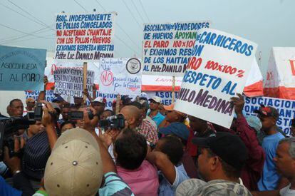 Dominican business owners protest near the border with Haiti over the ban on poultry imports. 