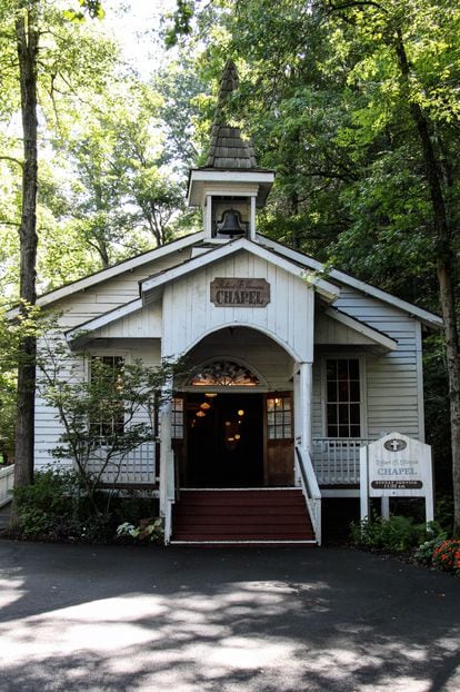 Die-hard Parton fans can even get married at the Dollywood chapel.