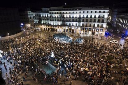 15-M protestors gather in Madrid&#039;s Sol square on Sunday night.