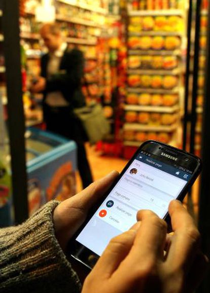 A mobile app to pay in henares in Alcalá de Henares, Madrid.