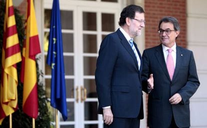 Mariano Rajoy (left) and Artur Mas outside La Moncloa palace on Tuesday.