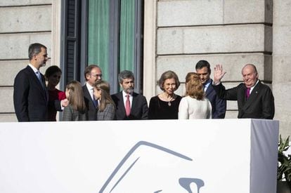 Former King Juan Carlos (r) with the Spanish royal family in December.