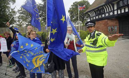 A policeman talks to anti-Brexit demonstrators in Thornton Manor.