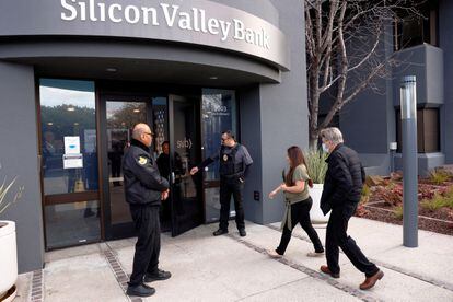 A customer is escorted into the Silicon Valley Bank headquarters in Santa Clara, California, U.S., March 13, 2023.