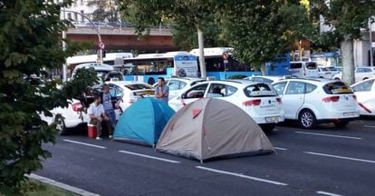 Taxi Strike Spain Taxis Camp Out In Central Madrid As Strike Intensifies News El Pais In English