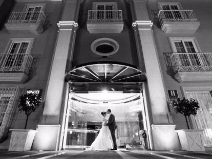 Carolina and James Escudero-Spelling outside the Hotel Vincci Aleysa in Benalmádena, Málaga province, on their wedding day.
