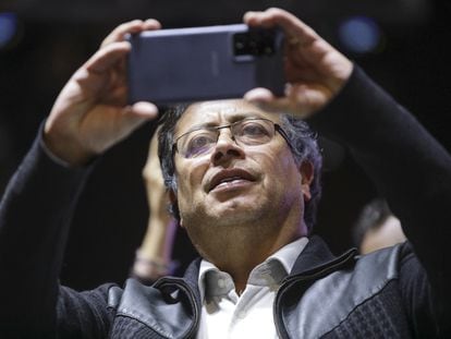 Colombian President Gustavo Petro using his cell phone