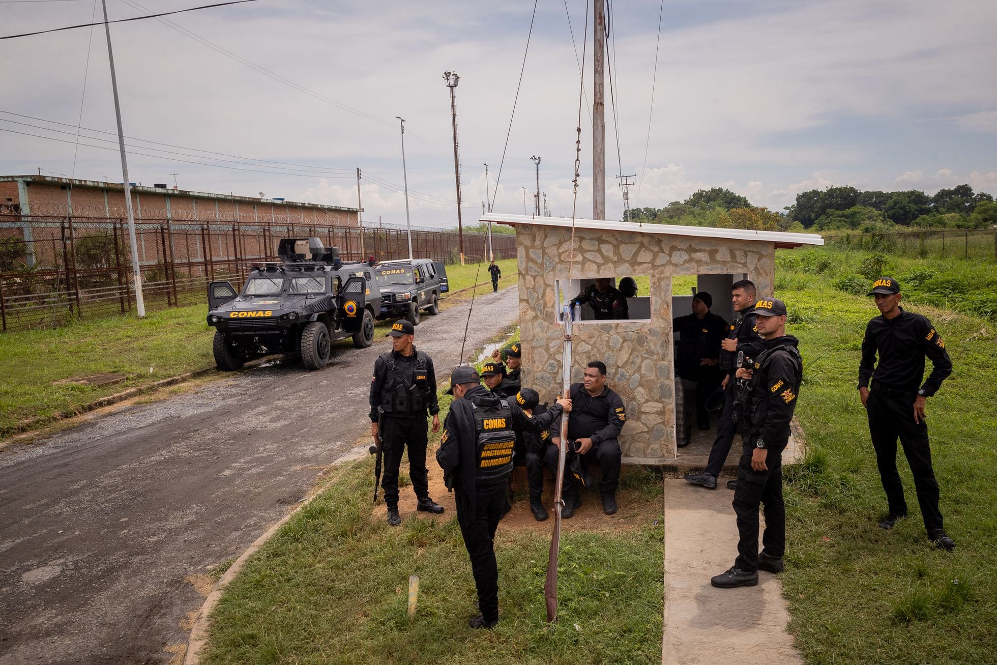 Venezuela regains control of its most violent prisons | International ...