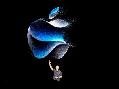 Apple CEO Tim Cook waves as he walks to the stage during an announcement of new products on the Apple campus Tuesday, Sept. 12, 2023, in Cupertino, Calif.