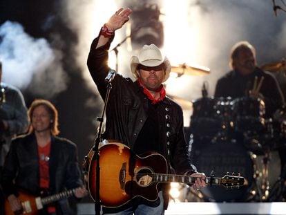 Toby Keith waves after performing 'Shut Up and Hold On' at the 49th Annual Academy of Country Music Awards in Las Vegas, Nevada April 6, 2014.