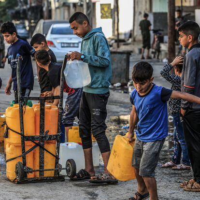Children fill water jugs in Rafah, southern Gaza; April 17, 2024.