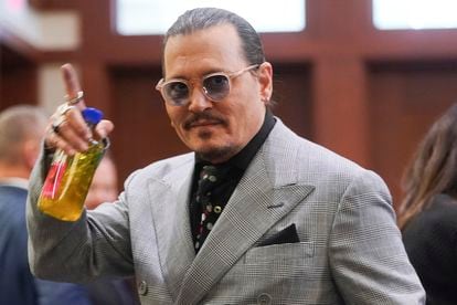 Johnny Depp in the courtroom where the trial is being held.