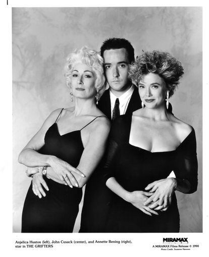 (l-r) Anjelica Huston, John Cusack and Annette Bening in a promotional image for the film ‘The Grifters.’ 