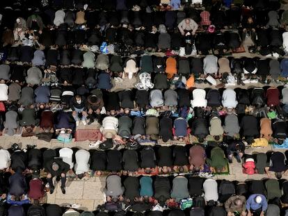 Muslims pray on Laylat al-Qadr, or night of power, that marks the last 10 days of the holy month of Ramadan, at the Al-Aqsa Mosque compound in Jerusalem's Old City, Friday, April 5, 2024.