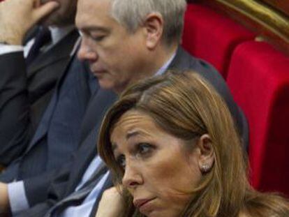 Alicia Sánchez-Camacho next to Socialist leader Pere Navarro in the Catalan parliament.