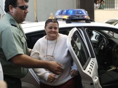Isabel Garc&iacute;a arriving at court in Huelva on Monday.
