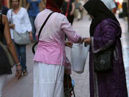 Two women wearing headscarves in the streets of Reus, Tarragona.